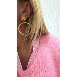 créoles à oreilles percées