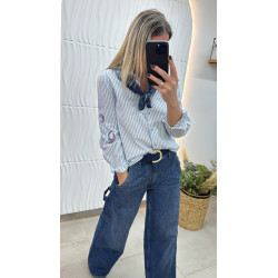 Chemise rayé détail sur les...